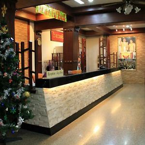 Sri Chumphon Hotel